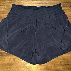 Lululemon Track That Short Mid Rise 5” in Black